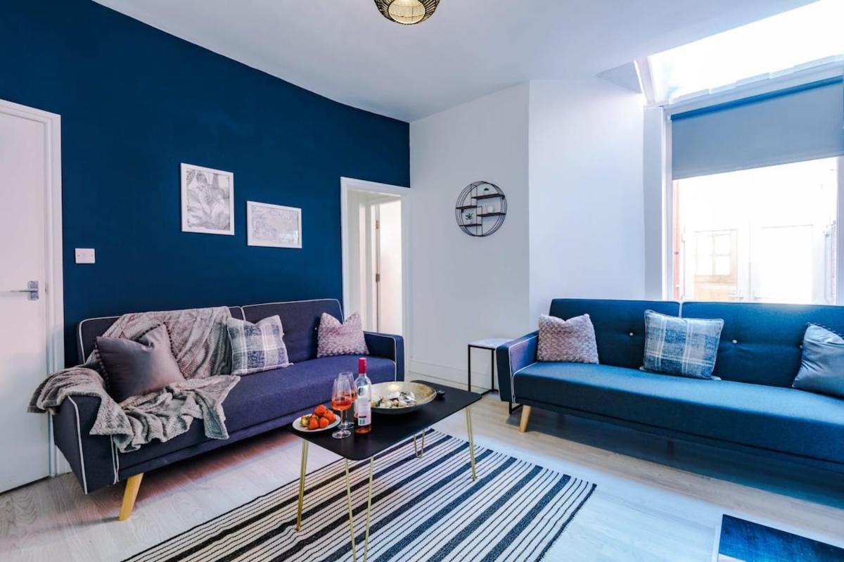 Large 4 Bedroom Home With Free Parking Near Mediacityuk Manchester Dış mekan fotoğraf