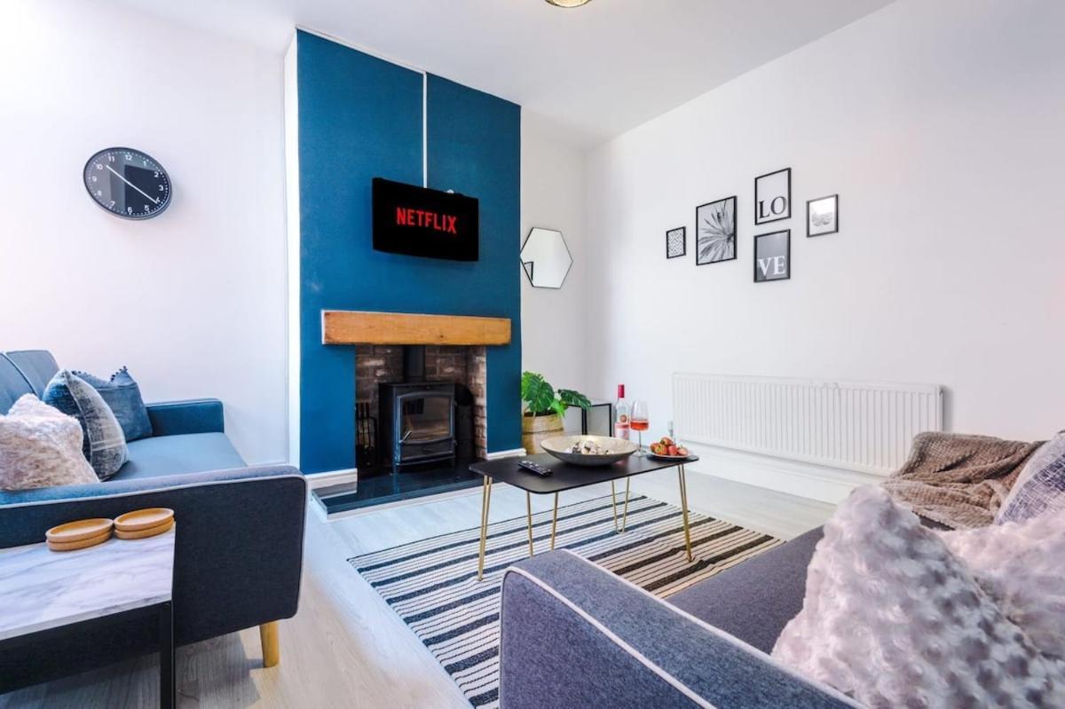 Large 4 Bedroom Home With Free Parking Near Mediacityuk Manchester Dış mekan fotoğraf