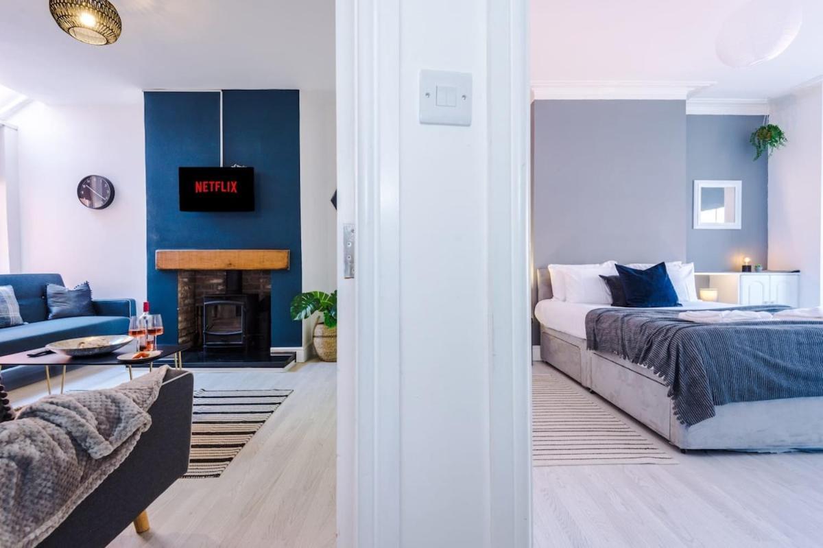 Large 4 Bedroom Home With Free Parking Near Mediacityuk Manchester Dış mekan fotoğraf